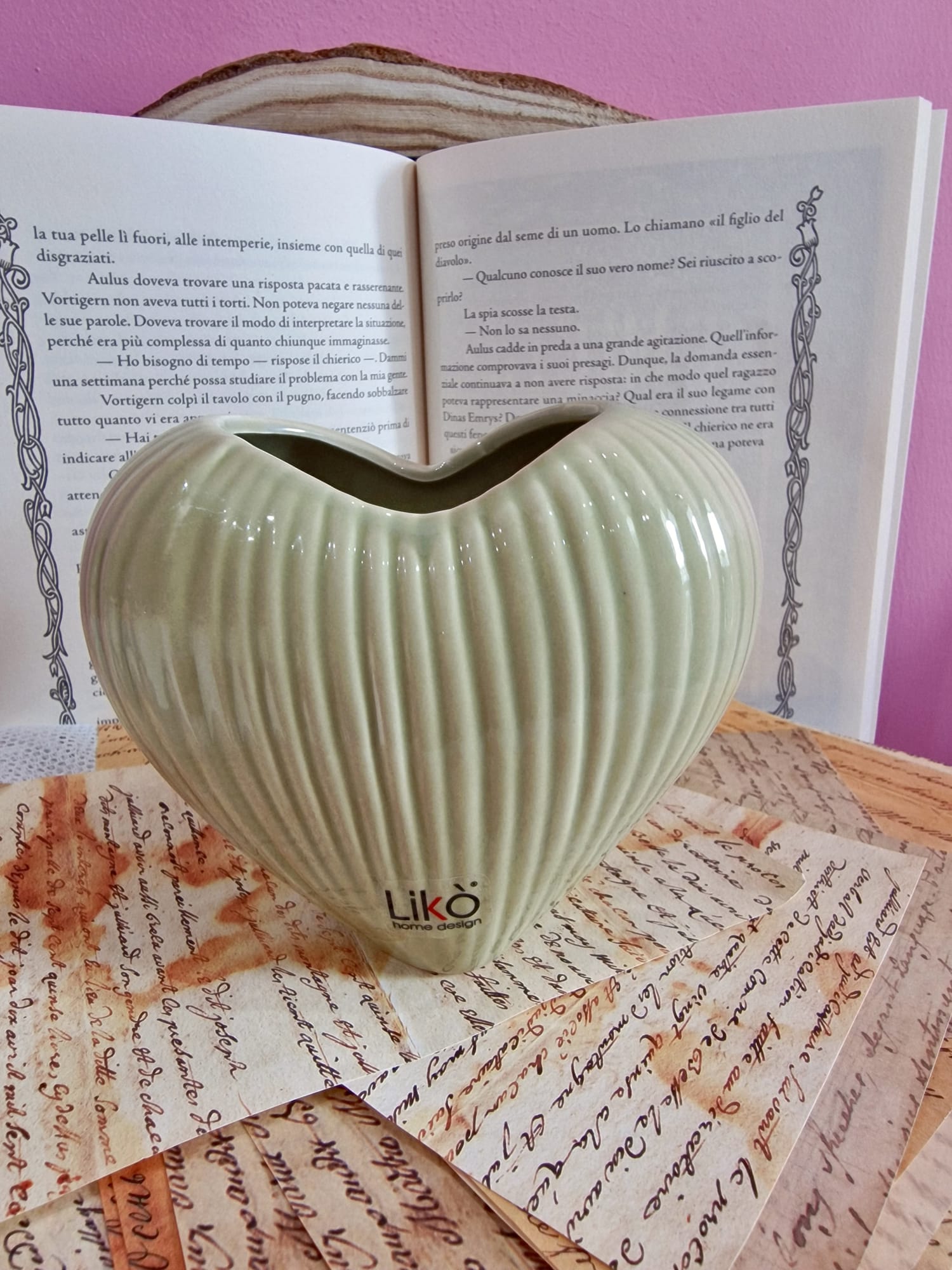 Vaso in Ceramica a Forma di Cuore Rigato Likò - Vari Colori e Misure