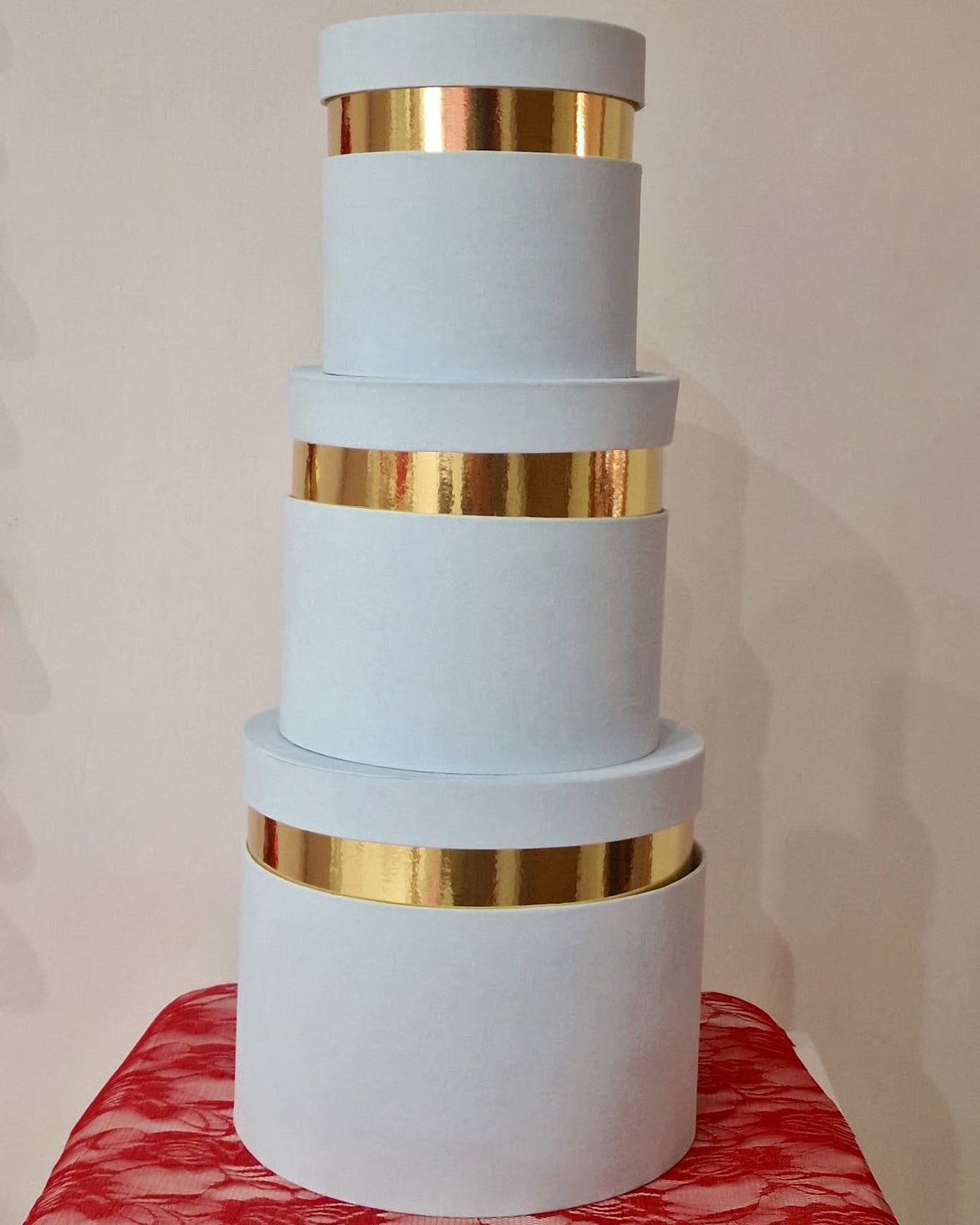 Scatola velluto azzurro polvere con bordo oro - bomboniere eleganti artigianali per matrimonio e battesimo