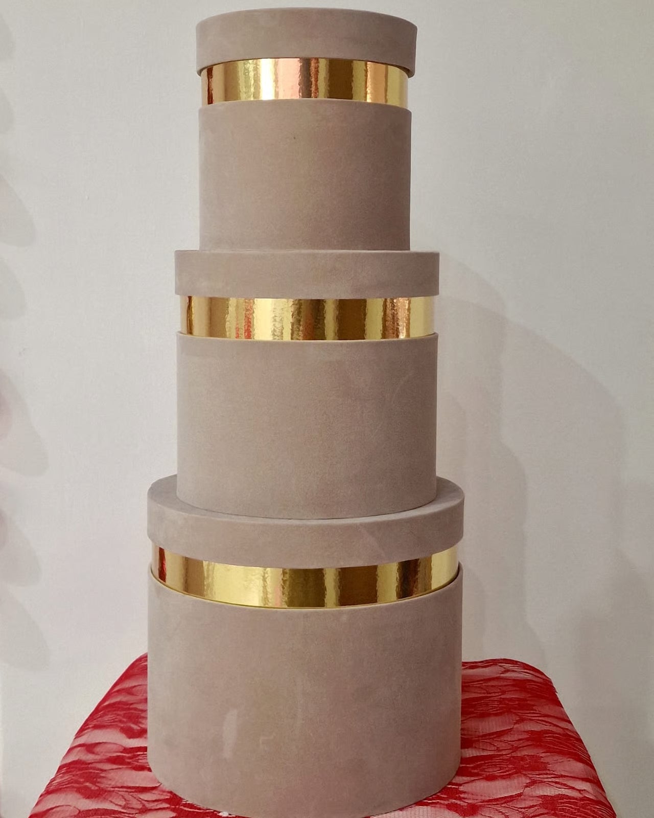 Scatole velluto tortora bordo oro - packaging regalo artigianale made in Italy