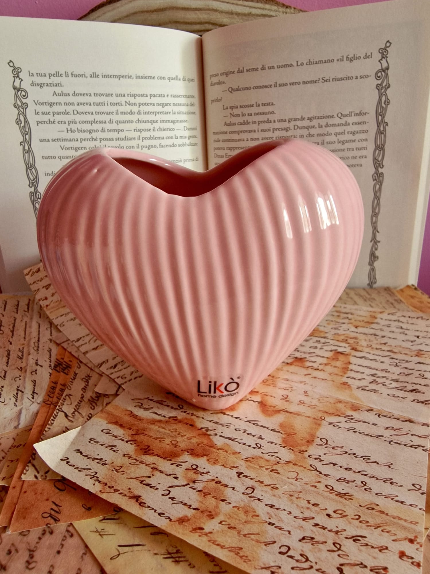 Vaso in Ceramica a Forma di Cuore Rigato Likò - Vari Colori e Misure