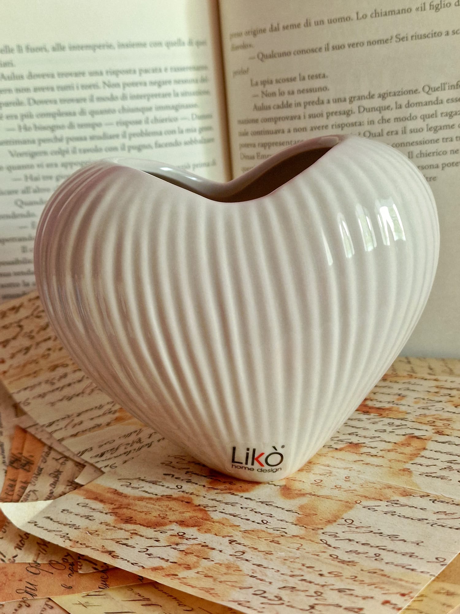 Vaso in Ceramica a Forma di Cuore Rigato Likò - Vari Colori e Misure