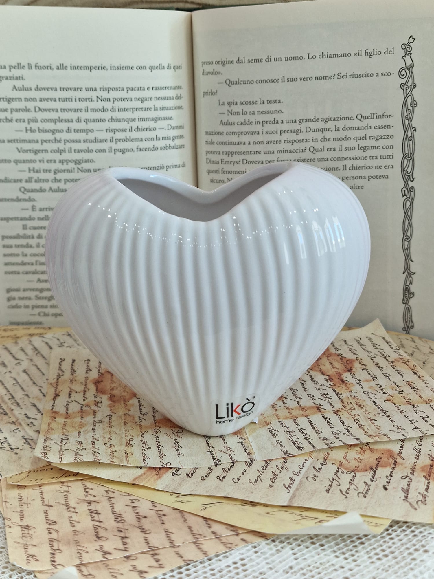 Vaso in Ceramica a Forma di Cuore Rigato Likò - Vari Colori e Misure